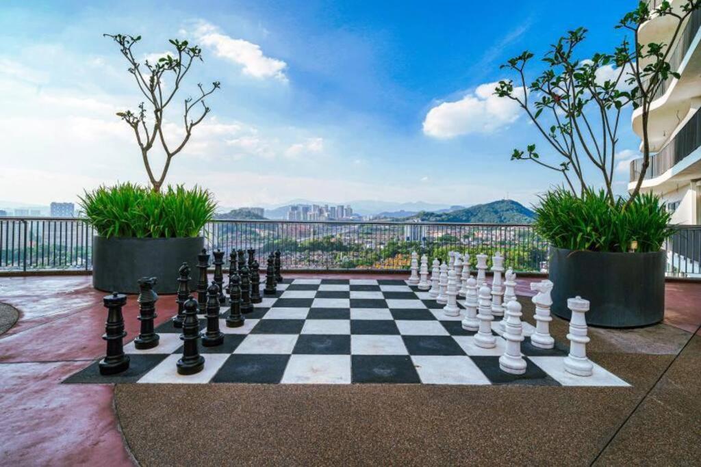 Apartment 10mins To Klcc W Lrt+mall+netflix Muji Urban *
