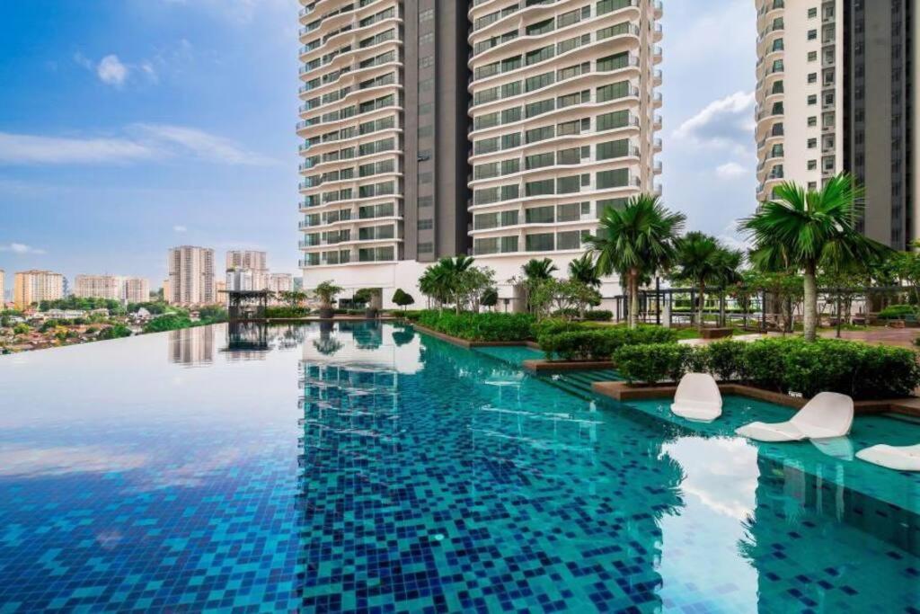 Apartment 10mins To Klcc W Lrt+mall+netflix Muji Urban *