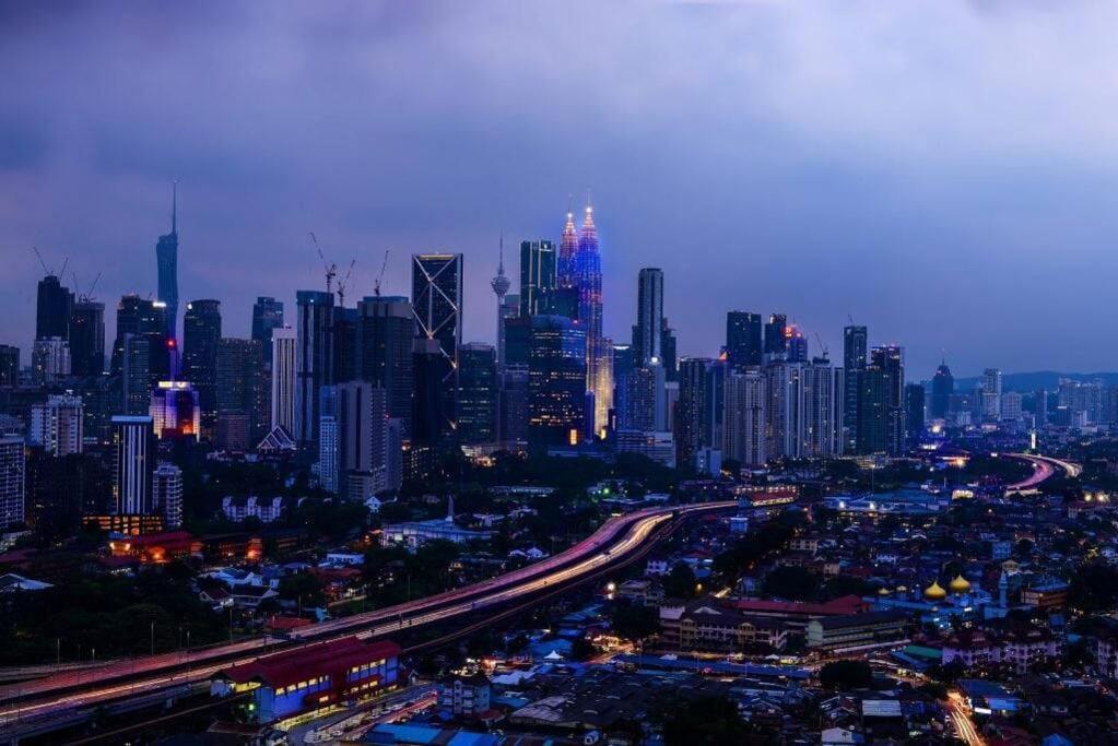 Pangsapuri 10mins To Klcc W Lrt+mall+netflix Muji Urban Kuala Lumpur