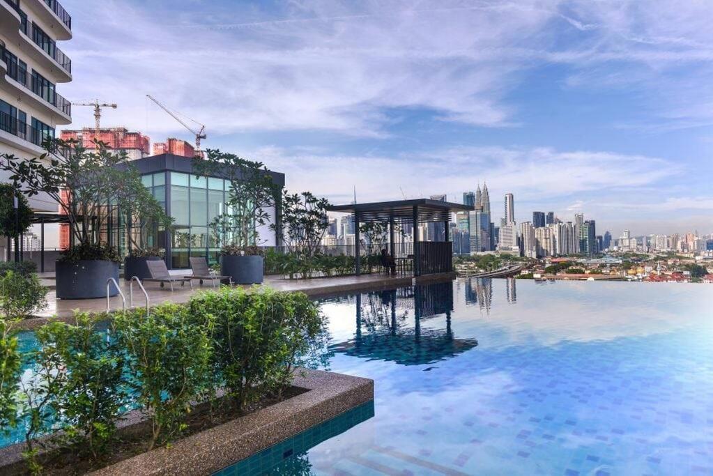 10mins To Klcc W Lrt+mall+netflix Muji Urban *